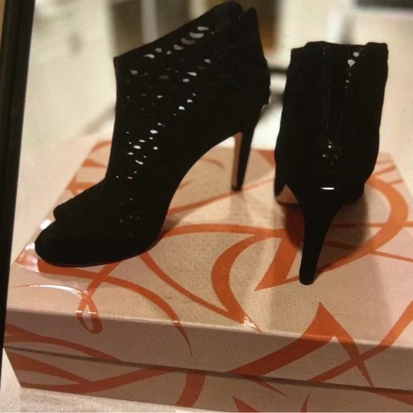 Via Spiga Black Peep-Toe Ankle Booties - Picture 3 of 9